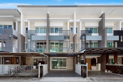 ทาวน์โฮม 3 ชั้น หมู่บ้านทาวน์พลัส เกษตร-นวมินทร์ รีโนเวทใหม่ ทำเลดี นวลจันทร์ บึงกุ่ม พร้อมอยู่