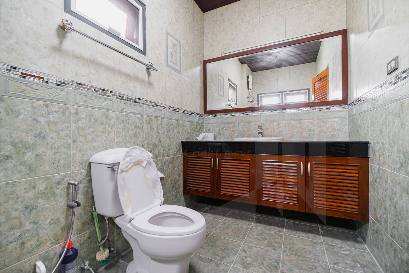 picture Windmill Park 5 bedrooms, for rent - 87/104