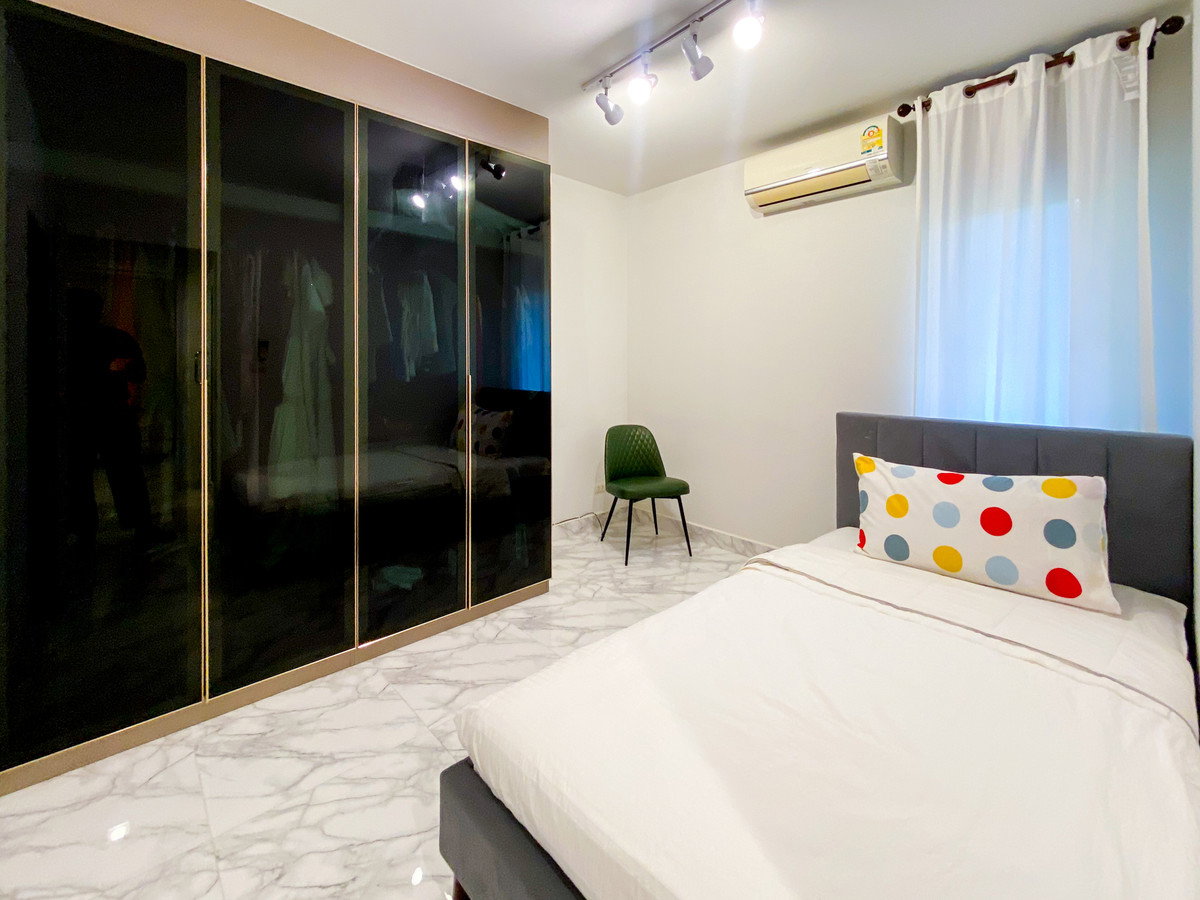 รูป ขายบ้านแปลงมุม คณาสิริ บางนา — แปลงใหญ่ 94 ตร.ว. หลังมุม ติดสวน พร้อมเรือนรับรอง 5 ห้องนอน / 3 ห้องน้ำ 6.2ลบ. - รูปที่ 29/67