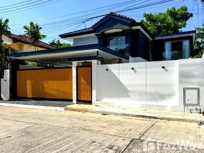 Houses for sale : 4 bedroom villa for sale at Land and Houses Park 5941456