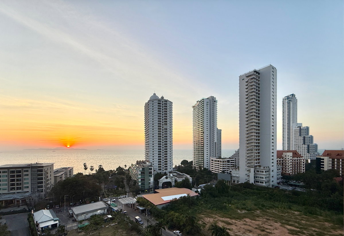 Hot Sale The Riviera Wongmat Beach *Goreigner Name*