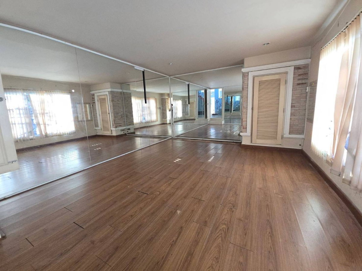 รูป ขายบ้านในโครงการ หมู่บ้าน เอ็มเพอเร่อร์ 2 เมืองเชียงใหม่ ถนนวงแหวนรอบ 2 เดินไปโลตัสรวมโชคได้ (H469) T.0946511456 - รูปที่ 9/15