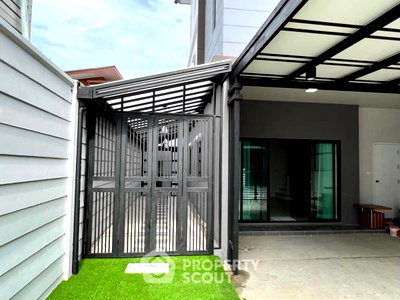 Townhouses for rent Bangkok : 3-BR Townhouse in Lat Phrao (ID 2966884)