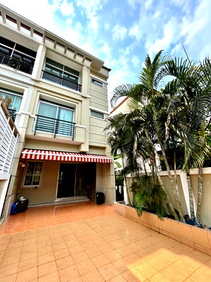Townhouses for rent Union Mall : 3-Storey Townhome for Rent at The Royal Vienna Ratchavipha – Fully Furnished, Move-In Ready