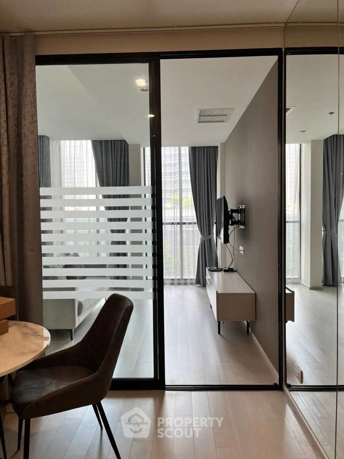 รูป ห่าง BTS เพลินจิต เพียง 100 ม. | 1 ห้องนอน Noble Ploenchit (ID 2873996) - รูปที่ 3/13