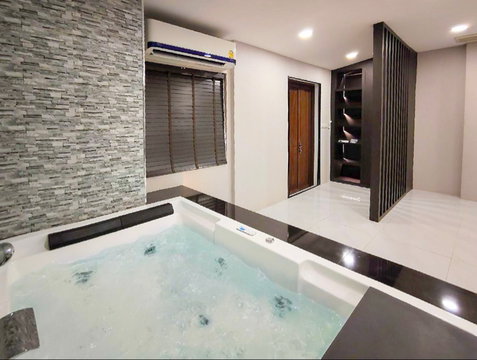 🏙️ [For Sale] The Kris 3 Ratchada 17 Condominium. Large Renovated Unit Near MRT Sutthisan | Only THB 52,000/sq.m. just 500 meters from MRT Sutthisan