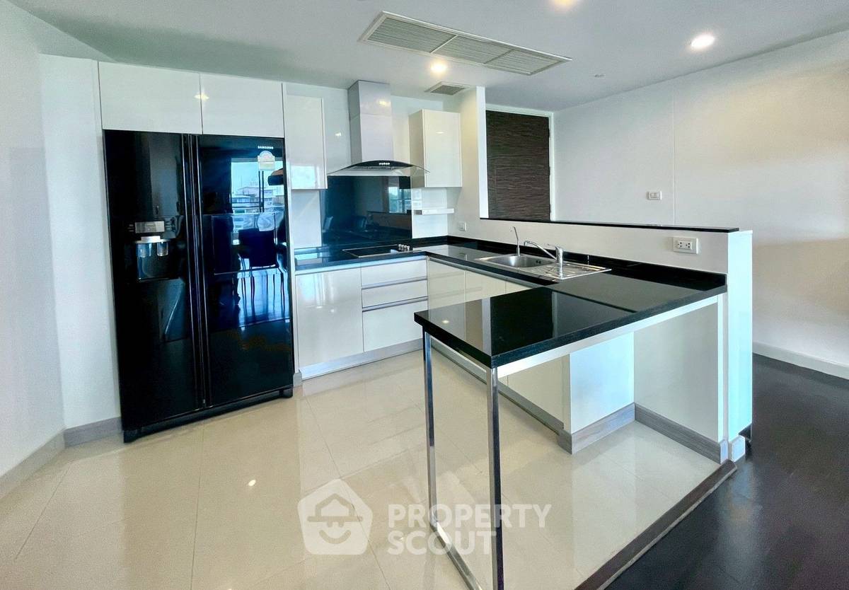 picture 2-BR Condo at Watermark Chaophraya near BTS Krung Thon Buri (ID 2972369) - 3/16