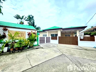 Houses for rent Phuket : Big Garden Pool Villa for Rent 6442615