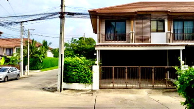 Townhouses for rent Suan Luang : Beautiful Corner Townhome for Rent: Pruksa Ville 73 Phatthanakan - Sukhumvit 77 | Bali Style, Fully Furnished