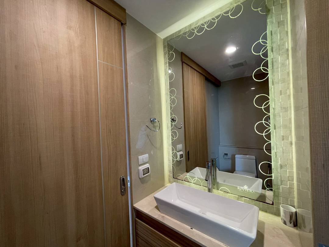 picture For sale The Riviera Wongmat Beach Corner Room - 10/34