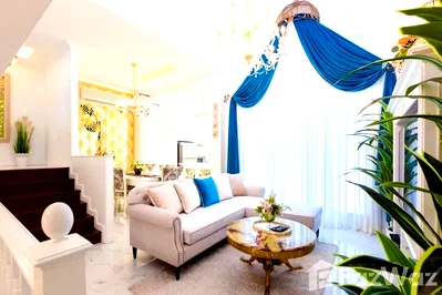 Townhouses for rent Bangkok : 4 Bedroom Townhouse for rent in Wang Thonglang, Bangkok  6440906