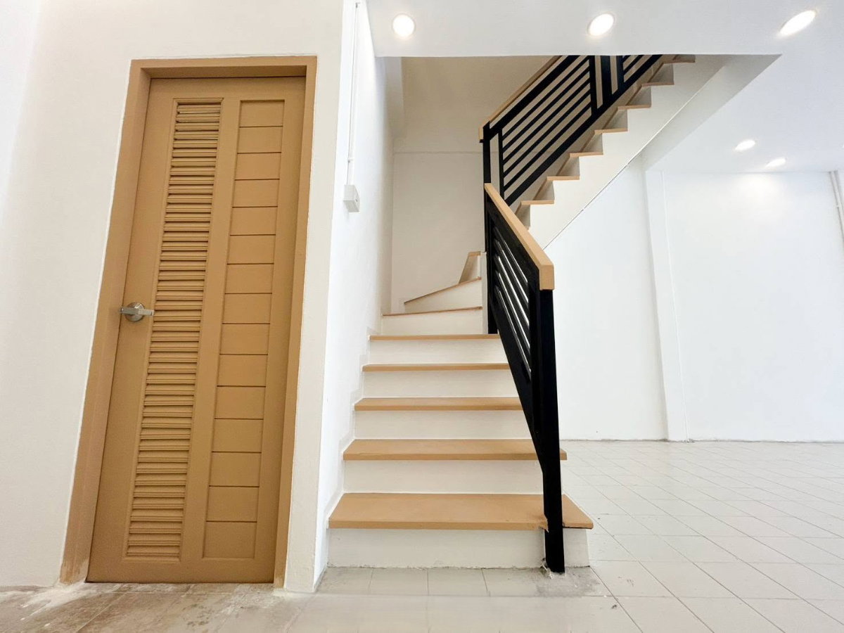 รูป R237 🏡 เปิดจอง ทาวน์เฮาส์ 2 ชั้น หมู่บ้านยลประภา รีโนเวทใหม่ พร้อมเข้าอยู่ ย่านโพธิ์แก้ว ✨🏡  Presale เพียง 2.99 ล้านบาท 💥 - รูปที่ 7/12