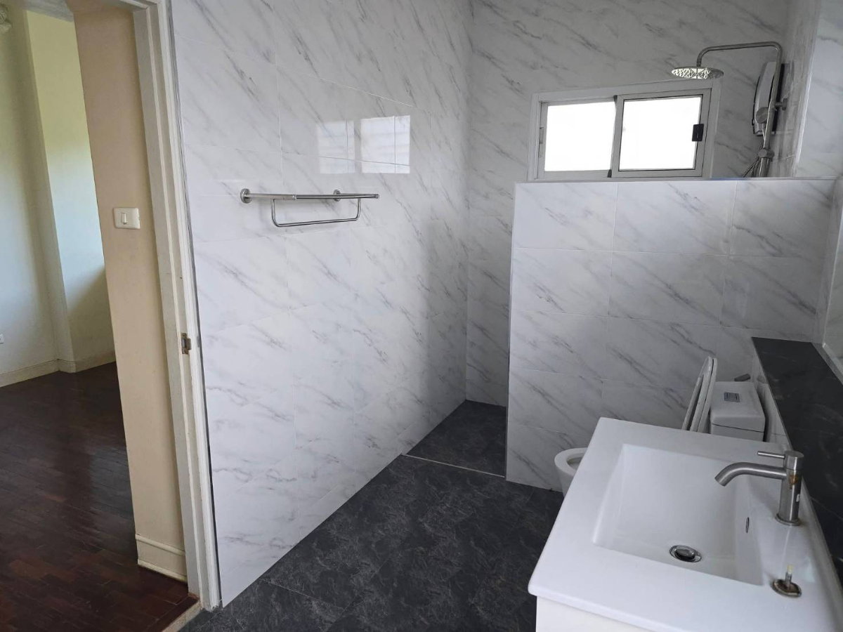 รูป ขายบ้านในโครงการ หมู่บ้าน เอ็มเพอเร่อร์ 2 เมืองเชียงใหม่ ถนนวงแหวนรอบ 2 เดินไปโลตัสรวมโชคได้ (H469) T.0946511456 - รูปที่ 14/15
