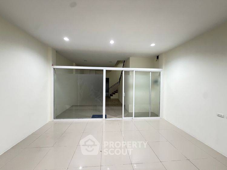 รูป ทาวน์เฮ้าส์ 3-ห้องนอน ใน ปากเกร็ด (ID 2972222) - รูปที่ 1/7