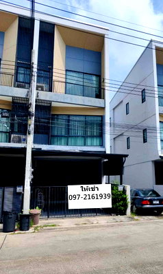 เช่าทาวน์โฮม สนามบินสุวรรณภูมิ : ให้เช่าทาวน์โฮม 3 ชั้น นลิน แกรนด์ อเวนิว วงแหวน-พระราม 9 