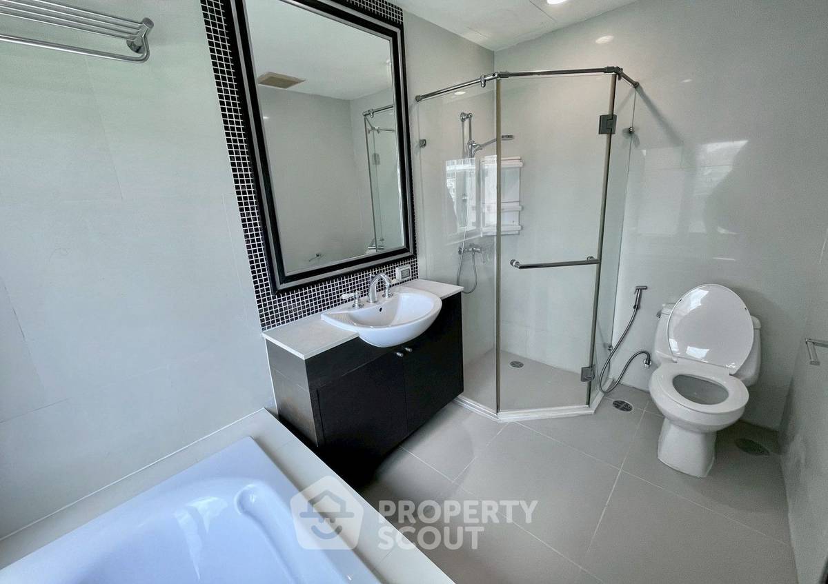 picture 2-BR Condo at Watermark Chaophraya near BTS Krung Thon Buri (ID 2972369) - 16/16