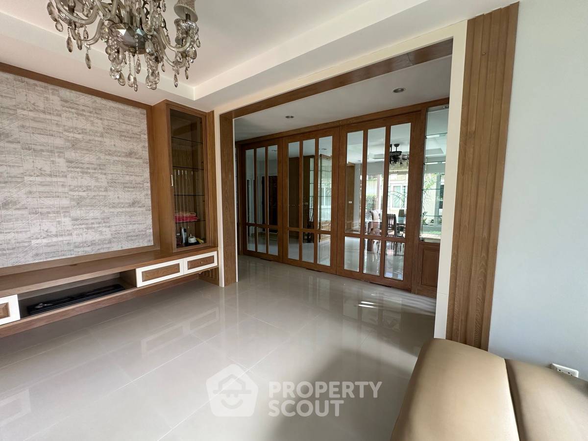 รูป บ้าน 4-ห้องนอน ที่ ลัดดารมย์ อีลีแกนซ์ พระราม 5-2 ใน บางขุนกอง (ID 2972380) - รูปที่ 10/38