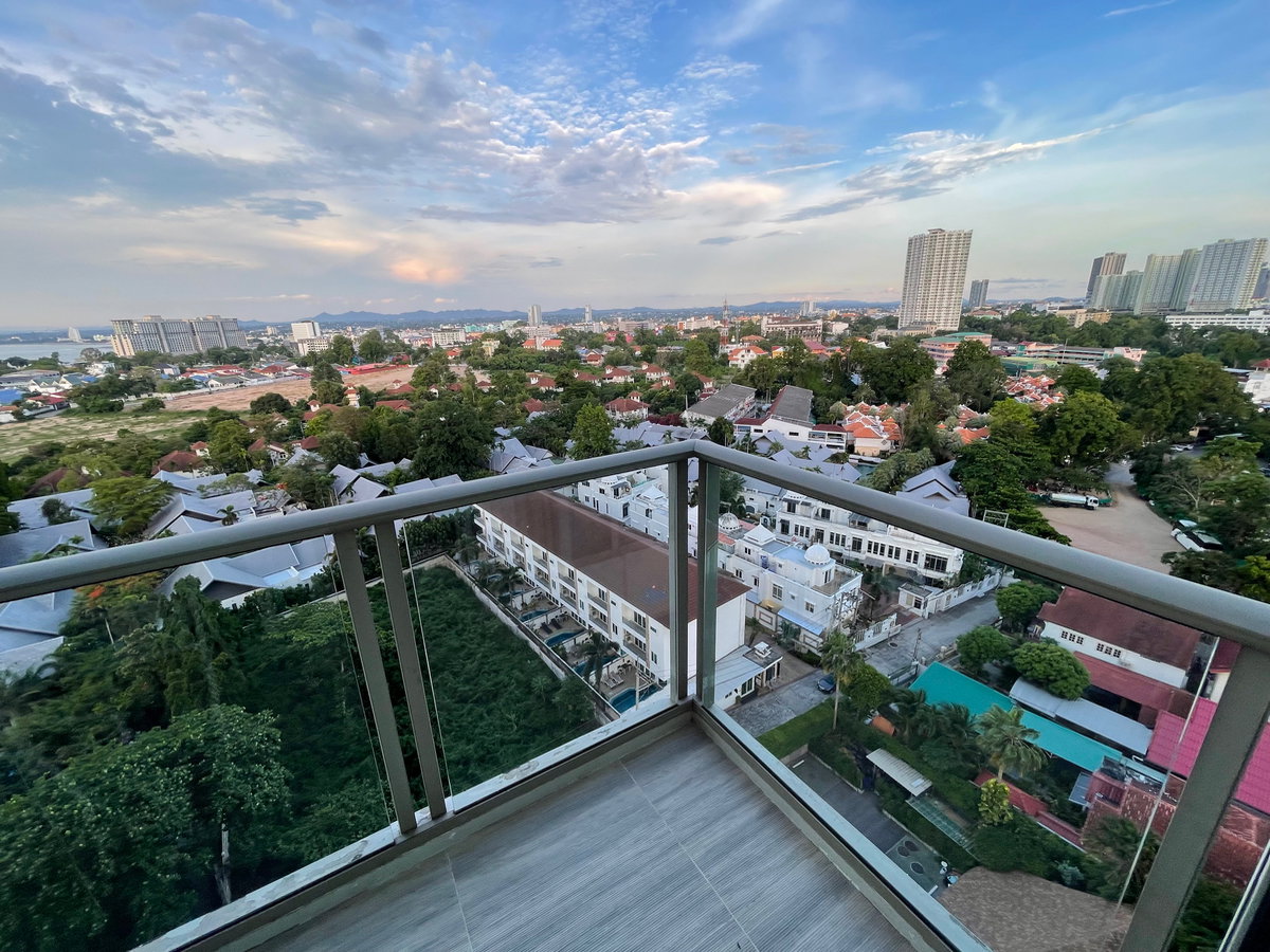 picture For sale The Riviera Wongmat Beach Corner Room - 26/34