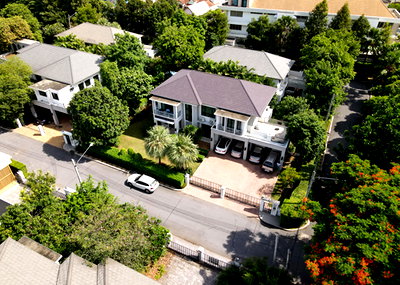 Houses for sale Tiwanon Road : Luxury Mansion for Sale – Perfect Masterpiece Lakeside, Rangsit, Pathum Thani  Usable Area: 425 sq.m. 5 Bedrooms 6 Bathrooms