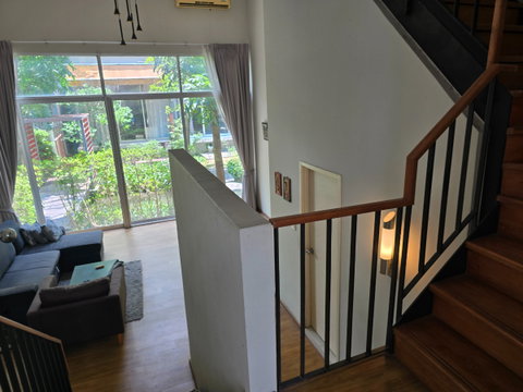 ให้เช่าทาวน์โฮม 3.5 ชั้น 24.7 ตร.ว. หมู่บ้านไซมิสบลอสซั่มแอทแฟชั่น พร้อมอยู่