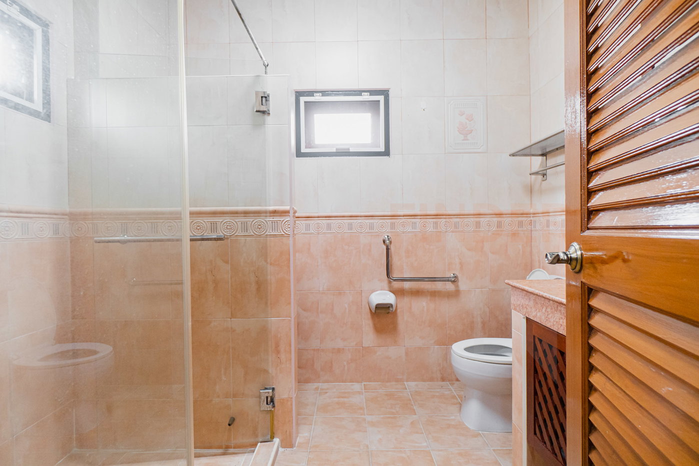 picture Windmill Park 5 bedrooms, for rent - 5/104