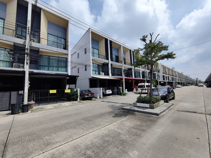 3-bed townhouse for rent, 24 sqm, 196 sq wah, NALIN GRAND AVENUE WONGWAEN - RAMA 9