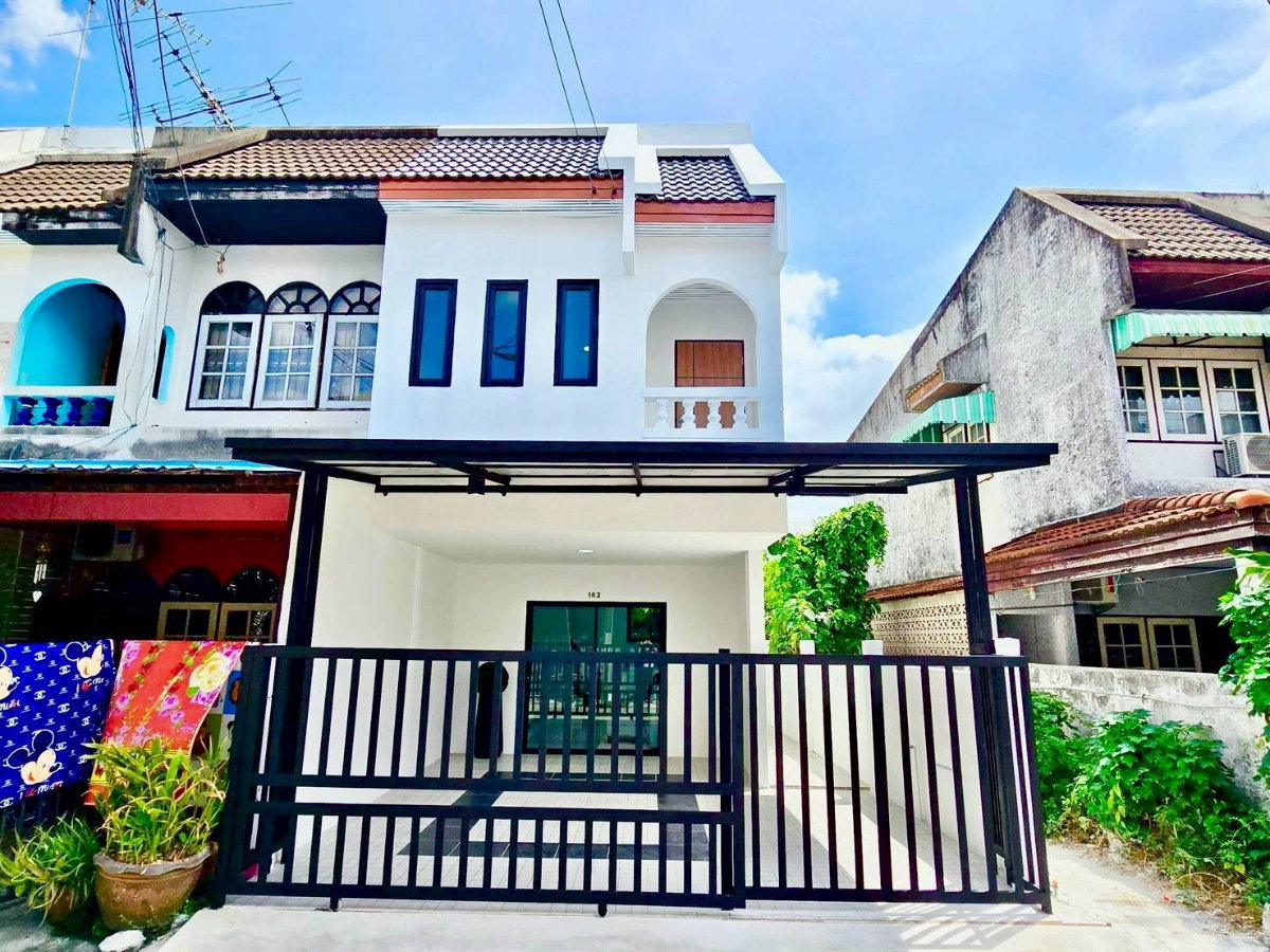 รูป ทาวน์เฮ้าส์ ทำเลดี หลังมุมนอก รีโนเวทใหม่ หมู่บ้าน ศิรินเทพ2 ถ.รามคำแหง 106 เขตสะพานสูง ใกล้รถไฟฟ้าสายสีส้ม - รูปที่ 2/21