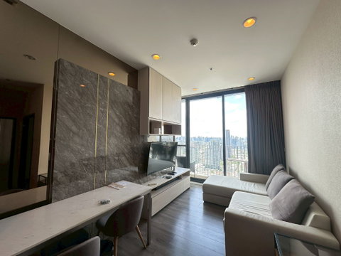 +++เช่าด่วน +++ Whizdom Essence Sukhumvit ** 2 ห้องนอน 53 ตร.ม. แต่งครบพร้อมอยู่!!!