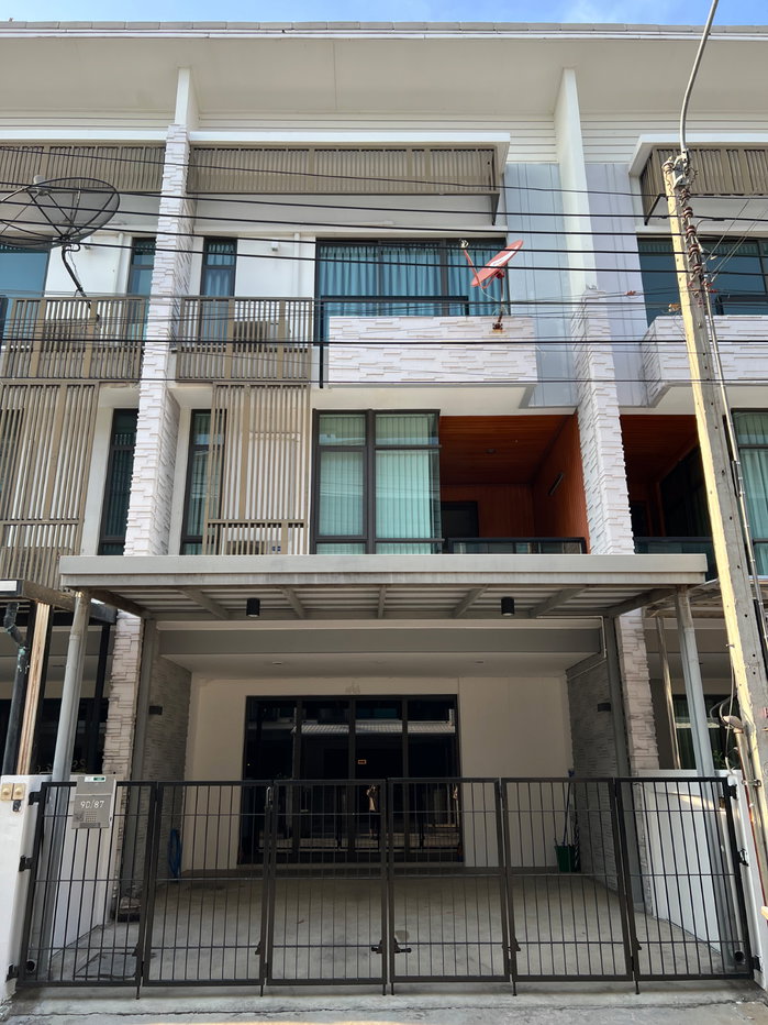 รูป 🏠 (งดนายหน้า เจ้าของขายเอง) 🔥พร้อมอยู่🔥 ขาย โฮมออฟฟิศ / ทาวน์โฮม 3 ชั้น | Plex Bangna บางนาตราด กม.5 - รูปที่ 1/14