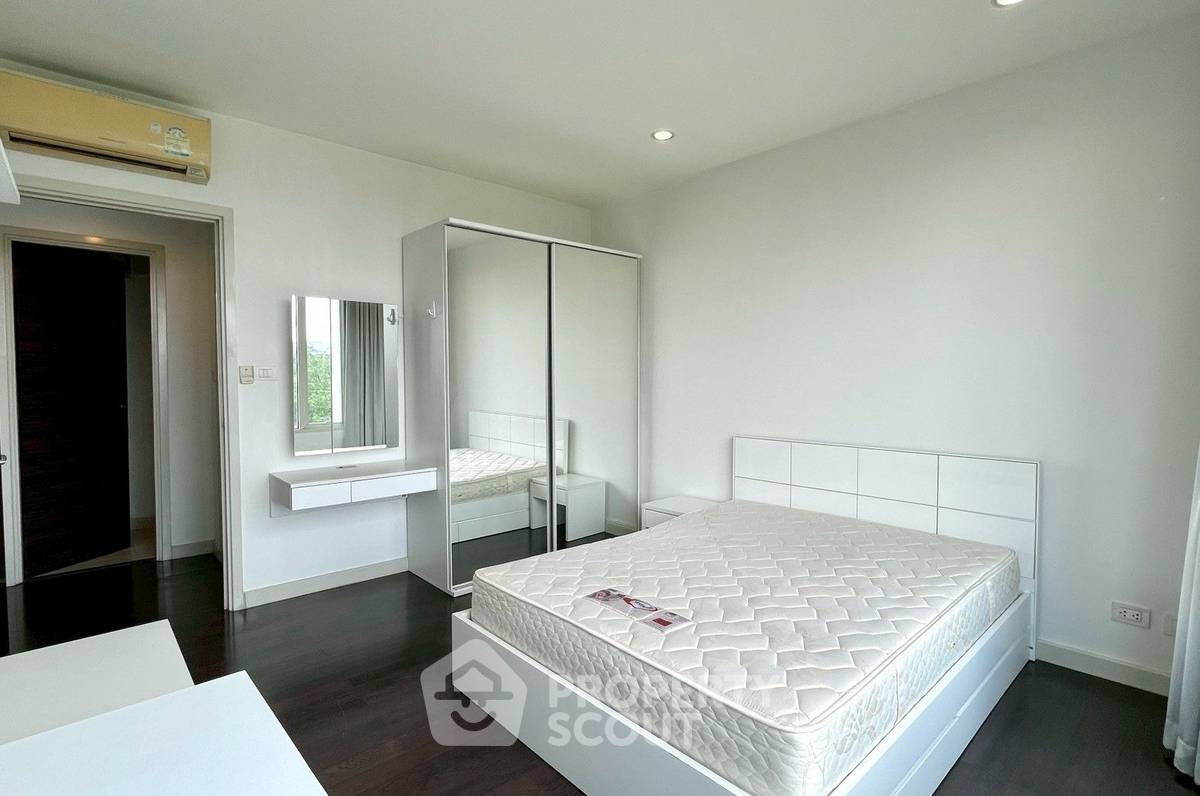 picture 2-BR Condo at Watermark Chaophraya near BTS Krung Thon Buri (ID 2972369) - 9/16