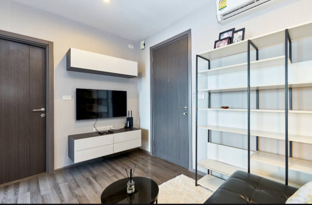 รูป ให้ เช่าคอนโด Modern City Living at The Base Park East Sukhumvit 77 | 1 Bed Near BTS On Nut - รูปที่ 2/8