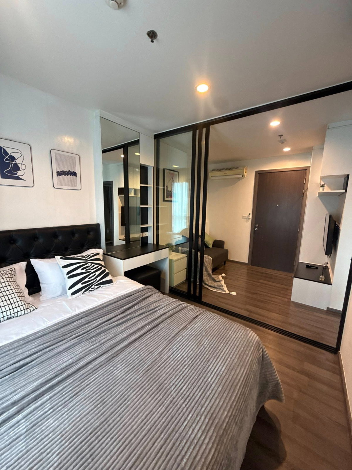Condo for RENT : The Base Park West condo 𝐒𝐢𝐳𝐞 : 27 sqm. 𝐓𝐲𝐩𝐞 : 1 Bed 1 Bath 𝐅𝐥𝐨𝐨𝐫 : 16th Fully furnished
