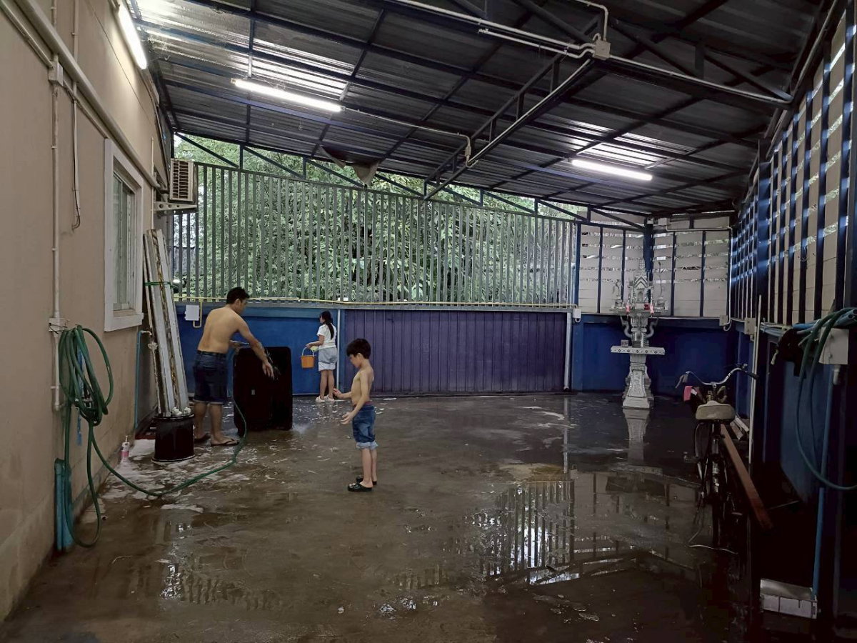 รูป ขายอาคารพาณิชย์ ห้องมุม ติดถนนวงแหวน เชียงใหม่ 38ตรว มีพื้นที่ด้านข้างใหญ่มาก เชียงใหม่  - รูปที่ 26/31