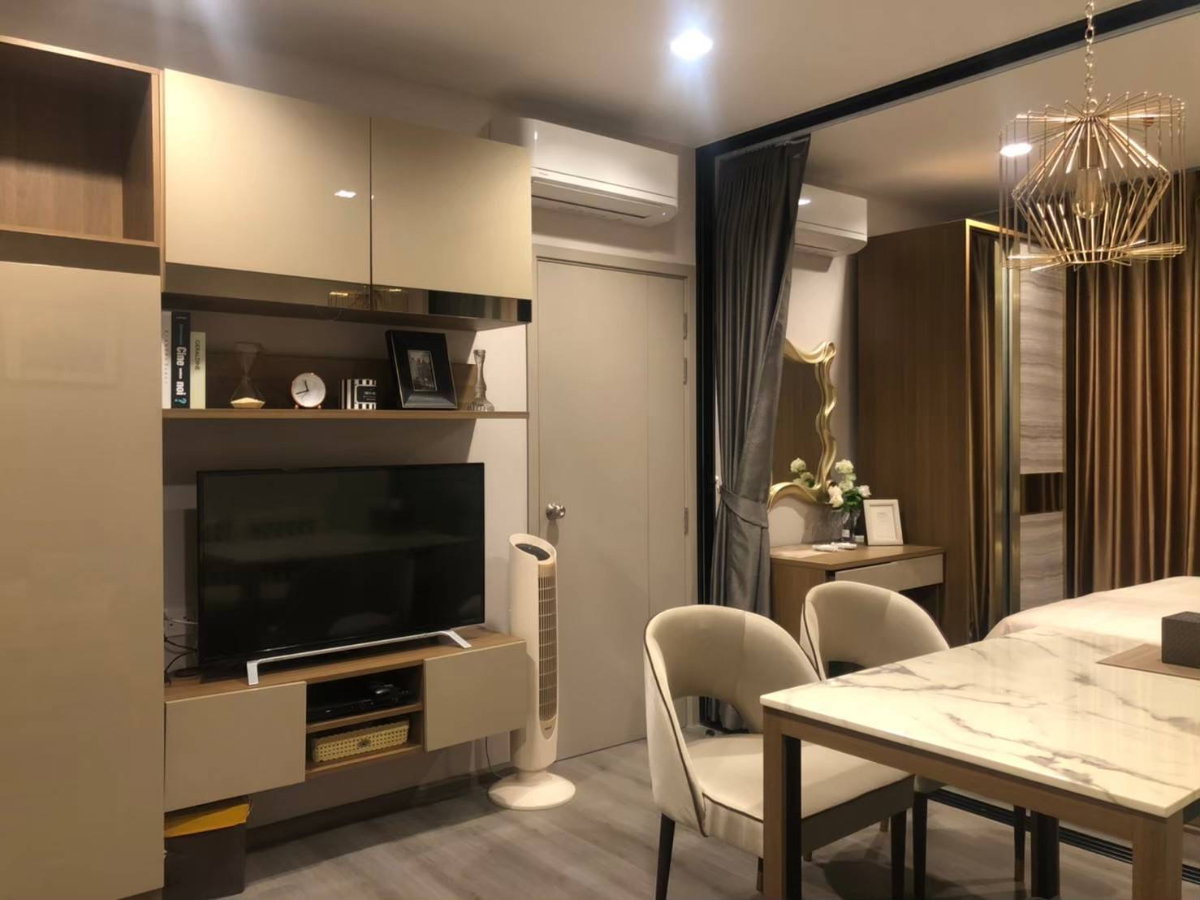 รูป (เจ้าของขายเอง)ขายคอนโดริมแม่น้ำ The Politan Rive ห้อง31ตรม ชั้น19 เฟอร์นิเจอร์บิ้วอินแพง แต่งครบ ให้หมด พร้อมเครื่องซักผ้า ตู้เย็น ไม่รับเอเจนท์ครับ - รูปที่ 1/10