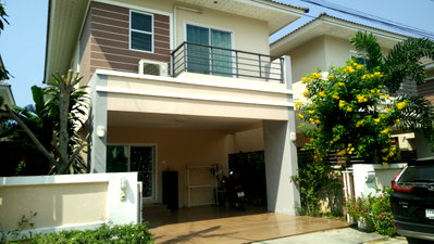 บ้านแฝด ม.เทคโนโลยีราชมงคลตะวันออก : บ้านแฝด มณีรินทร์ วิลเลจหนองมน 3ห้องนอน 2ห้องน้ำ ใกล้มหาวิทายลัยบูรพา บางแสน ชลบุรี นิคม ทางด่วน บ่อวิน ศรีราชา