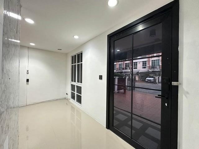 รูป MTR77 ปล่อยเช่าบ้านทาวน์โฮม พลัส ซิตี้พาร์ค เอกมัย รามอินทรา ทำเลดีซอยนวลจันทร์ ฟังก์ชัน 3 นอน 4 น้ำ มีบิวท์อิน ใกล้โรงเรียนเลิศหล้าและเดอะวอล์ค - รูปที่ 2/12