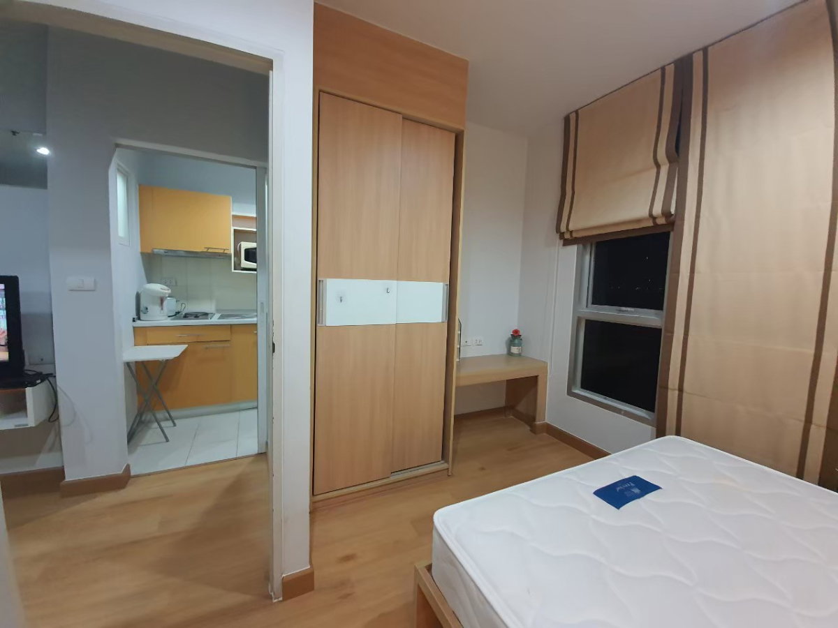 picture Next Step to MRT. Condo Life @ Ratchada Huay Kwang 13000 THB/month 30 sqm. Line ID : Adambma - 4/13