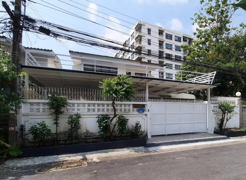 MHR158 เช่าบ้านเดี่ยว ห้วยขวาง ประชาราษฎร์บำเพ็ญ 24 เนื้อที่ 77 ตารางวา ใกล้ MRT ห้วยขวาง 1 กิโลเมตร จอดรถได้สูงสุด 6 คัน