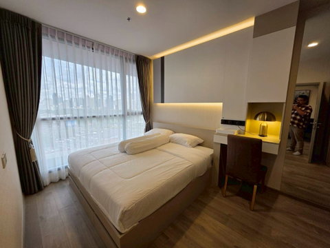 Available for rent! Crown Residences Rama.4. A Cozy 1 Bedroom with 45 sqm. High floor. Fully furnished ready to move in.