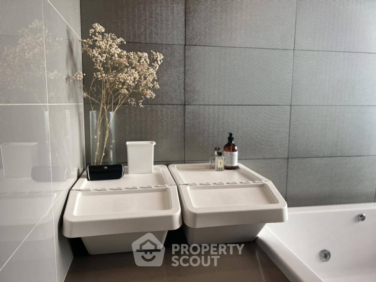 picture 2-BR Condo at M Silom near BTS Chong Nonsi (ID 1908993) - 9/28
