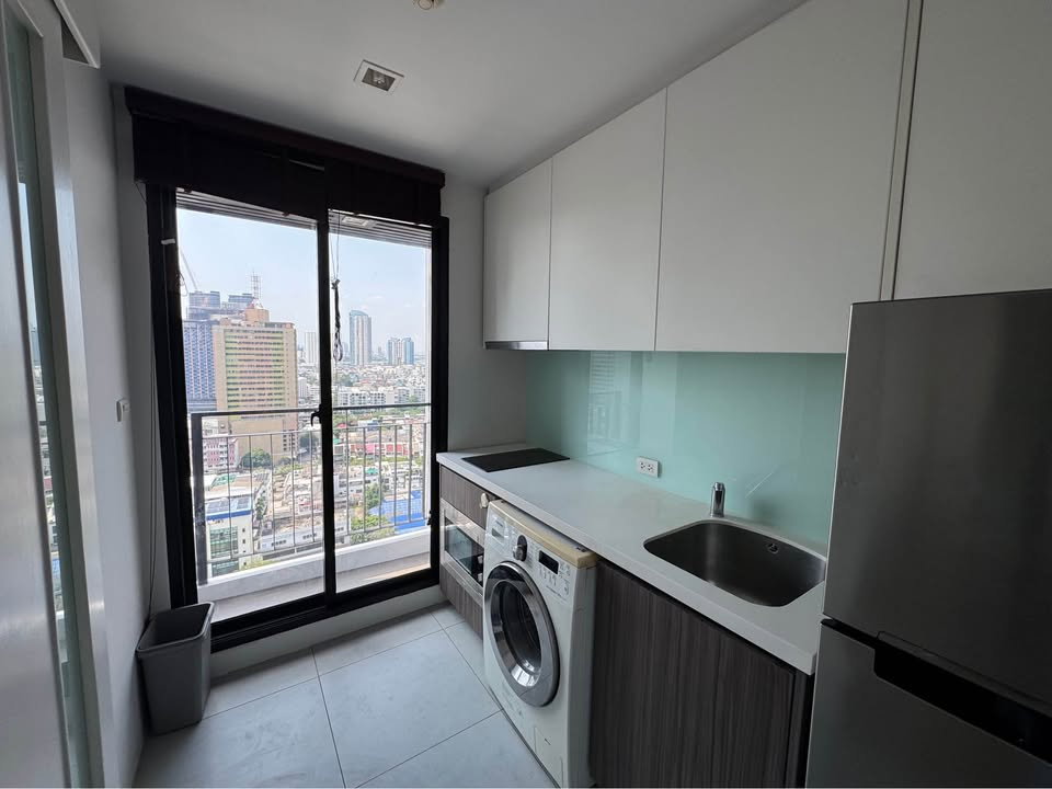 รูป SL147/[เช่าด่วน] Urbano Absolute Sathon-Taksin ชั้น 21 วิวแม่น้ำทิศใต้ ห้องกว้าง 31 ตร.ม. เฟอร์ฯ บิวท์อินครบ ใกล้ BTS กรุงธนบุรี & ICONSIAM - รูปที่ 8/21