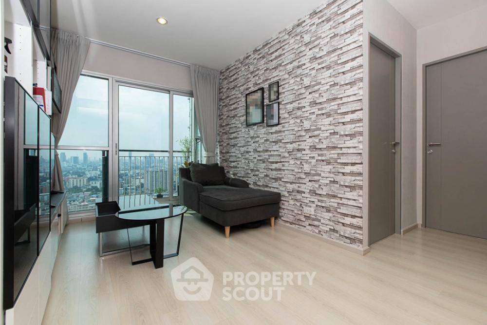 picture 2-BR 56 Sqm Condo On 28th Floor, Life Ratchadapisek, 400m To MRT Huai Khwang (ID 809032) - 1/9