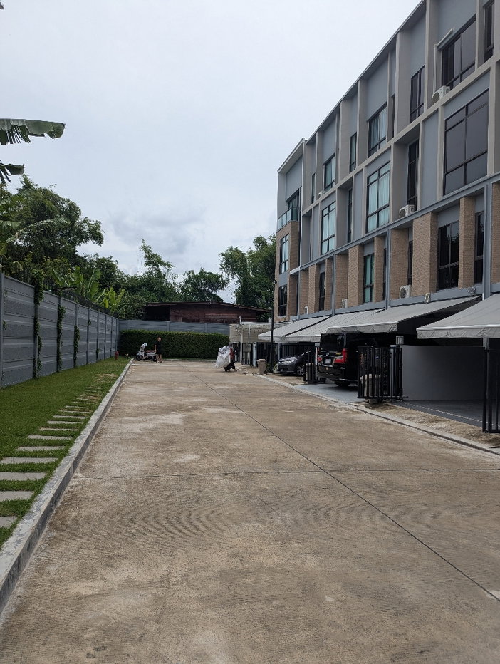 picture Estera haven Pattanakarn /4bed 5 bath - 6/15