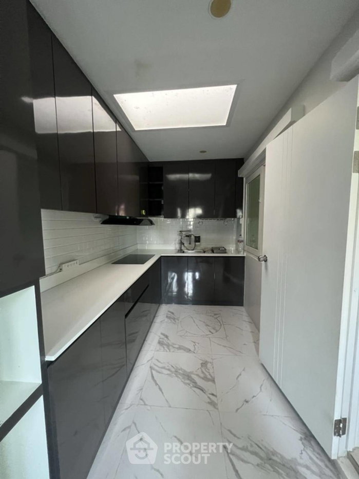picture 4-BR Townhouse in Nong Khang Phlu (ID 1964175) - 2/34