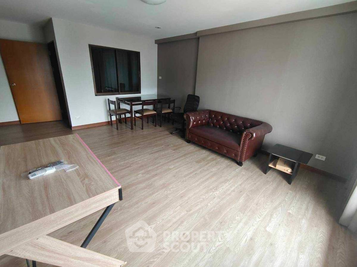 รูป คอนโด 2-ห้องนอน ที่ นาวิน คอร์ท คอนโดมิเนียม ใกล้ BTS เพลินจิต (ID 426761) - รูปที่ 2/5