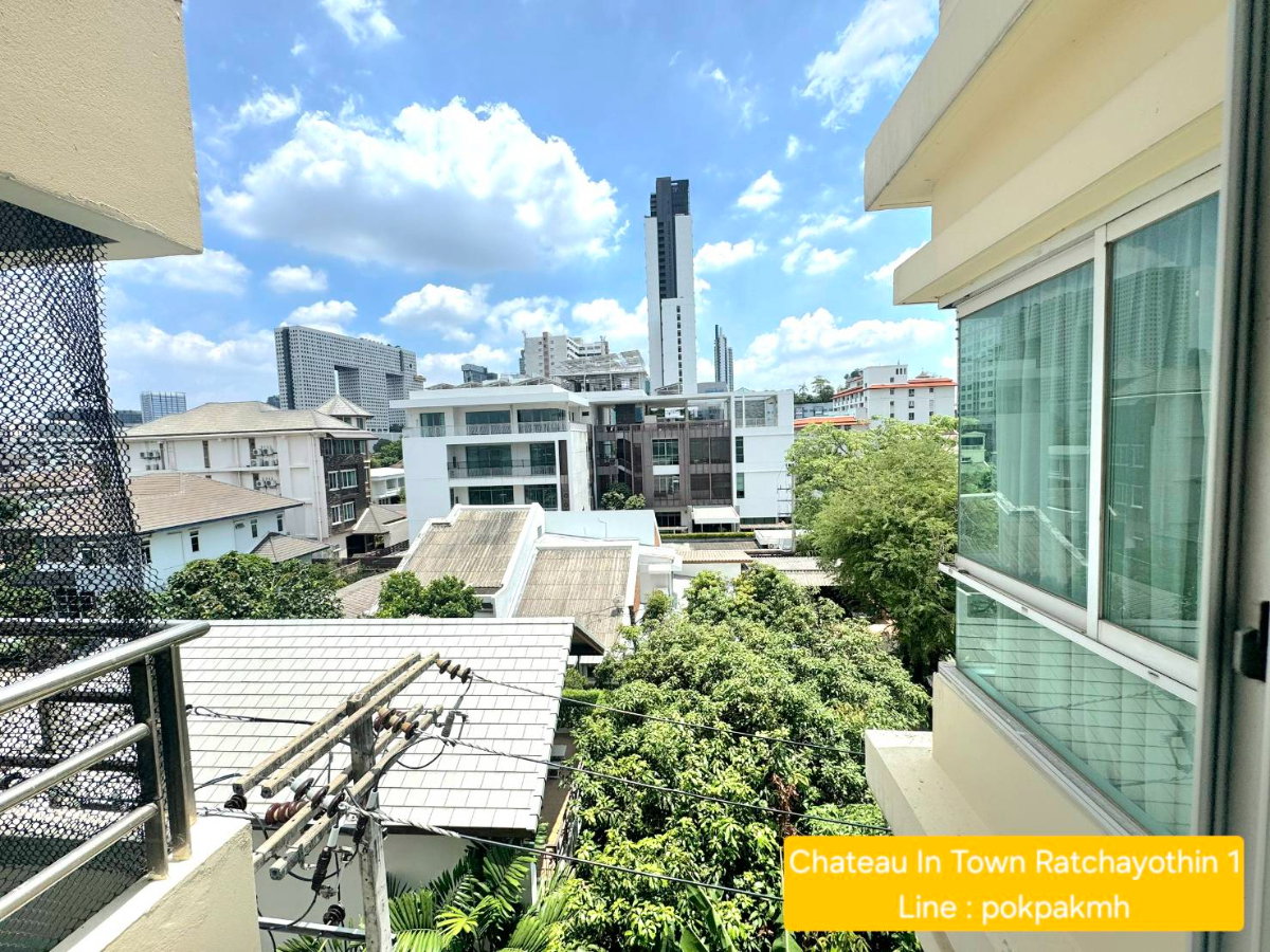 picture Large room for rent at Chateau In Town Major Ratchayothin Phase 1 - 12/14