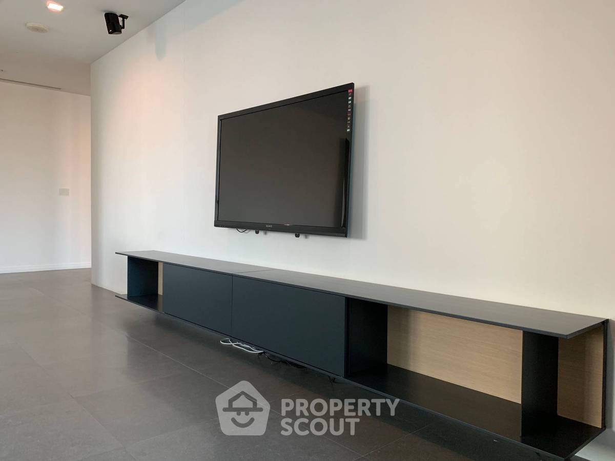 picture 2-BR Condo at The River Condominium near BTS Saphan Taksin (ID 513216) - 4/13
