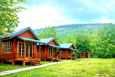 เช่าบ้านเดี่ยว นครราชสีมา (โคราช) : เขาใหญ่ หมูสี ที่ดินวิวภูเขา 360 องศา บ้านน็อคดาวน์ 3 หลัง 1 ไร่ 23 ตร.ว. ใจกลาง ปากช่อง กรีนเนอรี่ รีสอร์ท 500 ม.