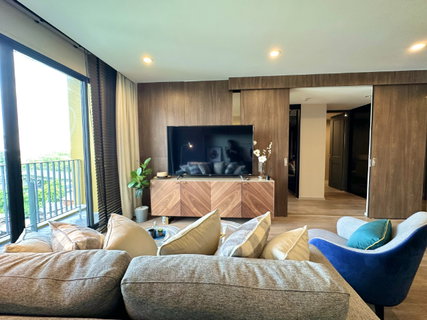 รูปภาพ Condo for RENT  :  Noble Above Wireless Rumruedee  65.50 sqm.  1 Bed Plus /1 Bath /Walk-in closet/ Balcony / View Benchakijti Garden  𝐅𝐥𝐨𝐨𝐫 : 8th  