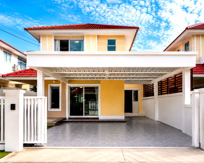 เช่าบ้านแฝด ชลบุรี : ให้เช่าบ้านแฝด ม.เฮ้าส์ออฟคานารี สวนเสือ ศรีราชา